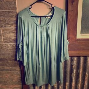 Green tunic with slit shoulder